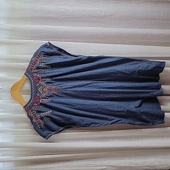 Johnny Was Embroidered Blue V-Neck Tee Size M - Picture 5 of 7